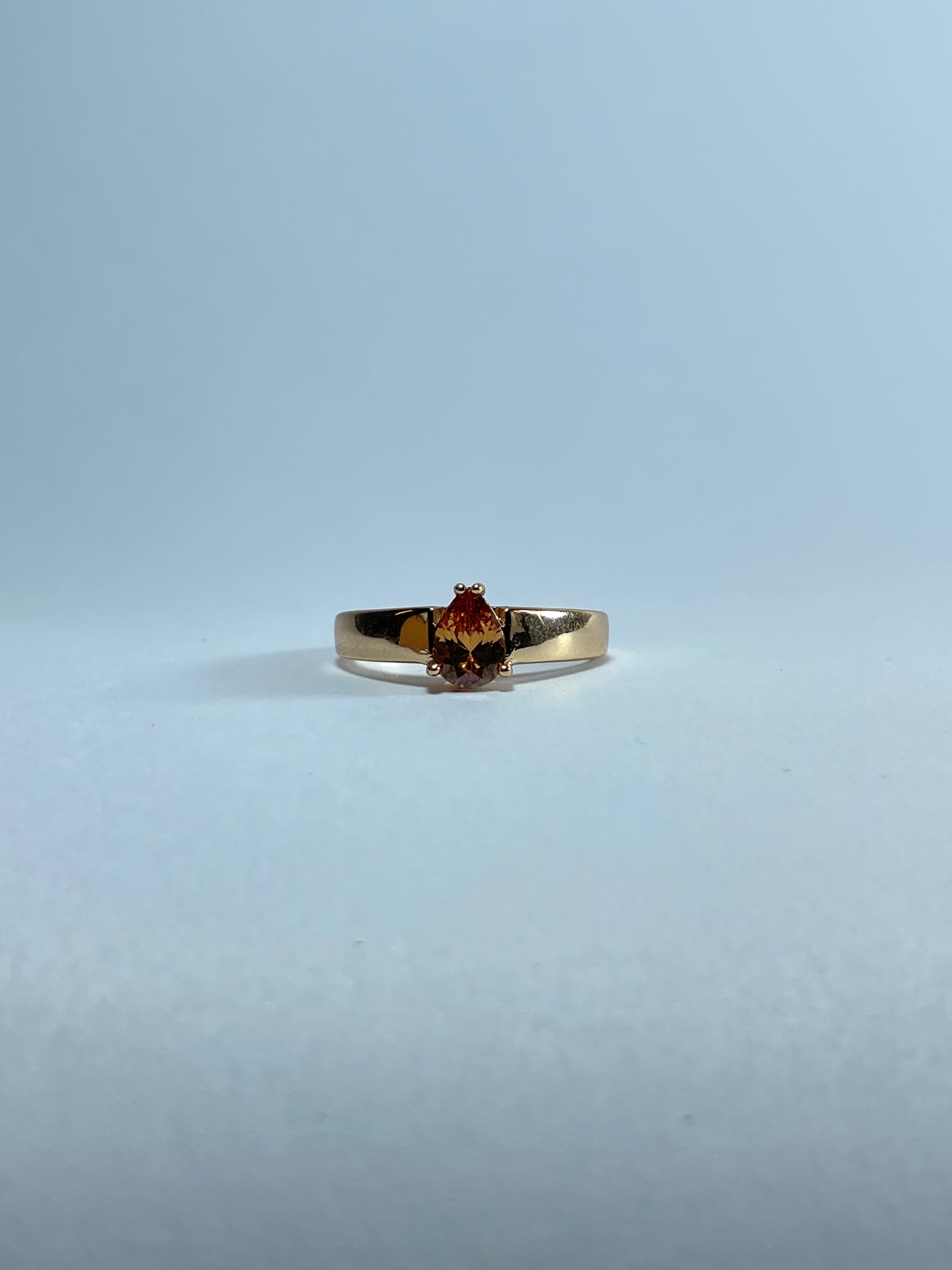 Vibrant Round Solitaire Gold Ring