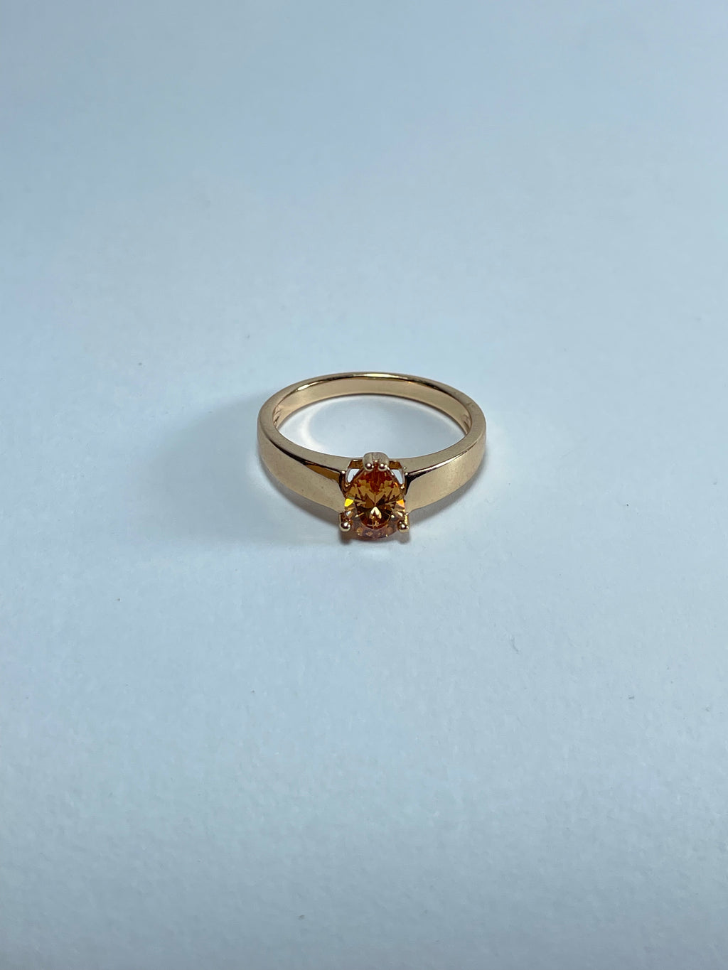 Vibrant Round Solitaire Gold Ring