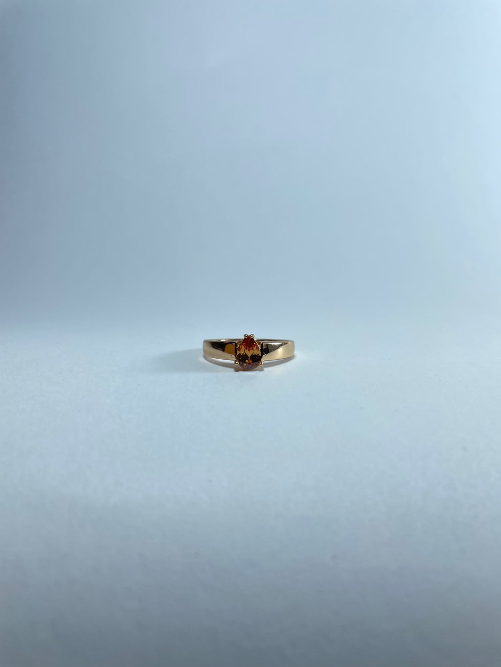 Vibrant Round Solitaire Gold Ring