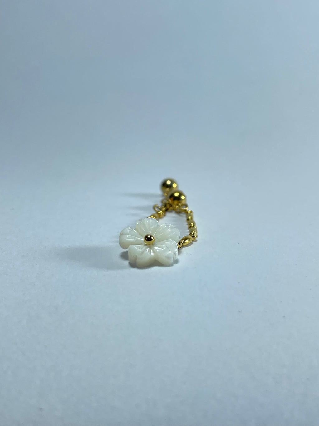 Mother of Pearl Flower Chain Ring