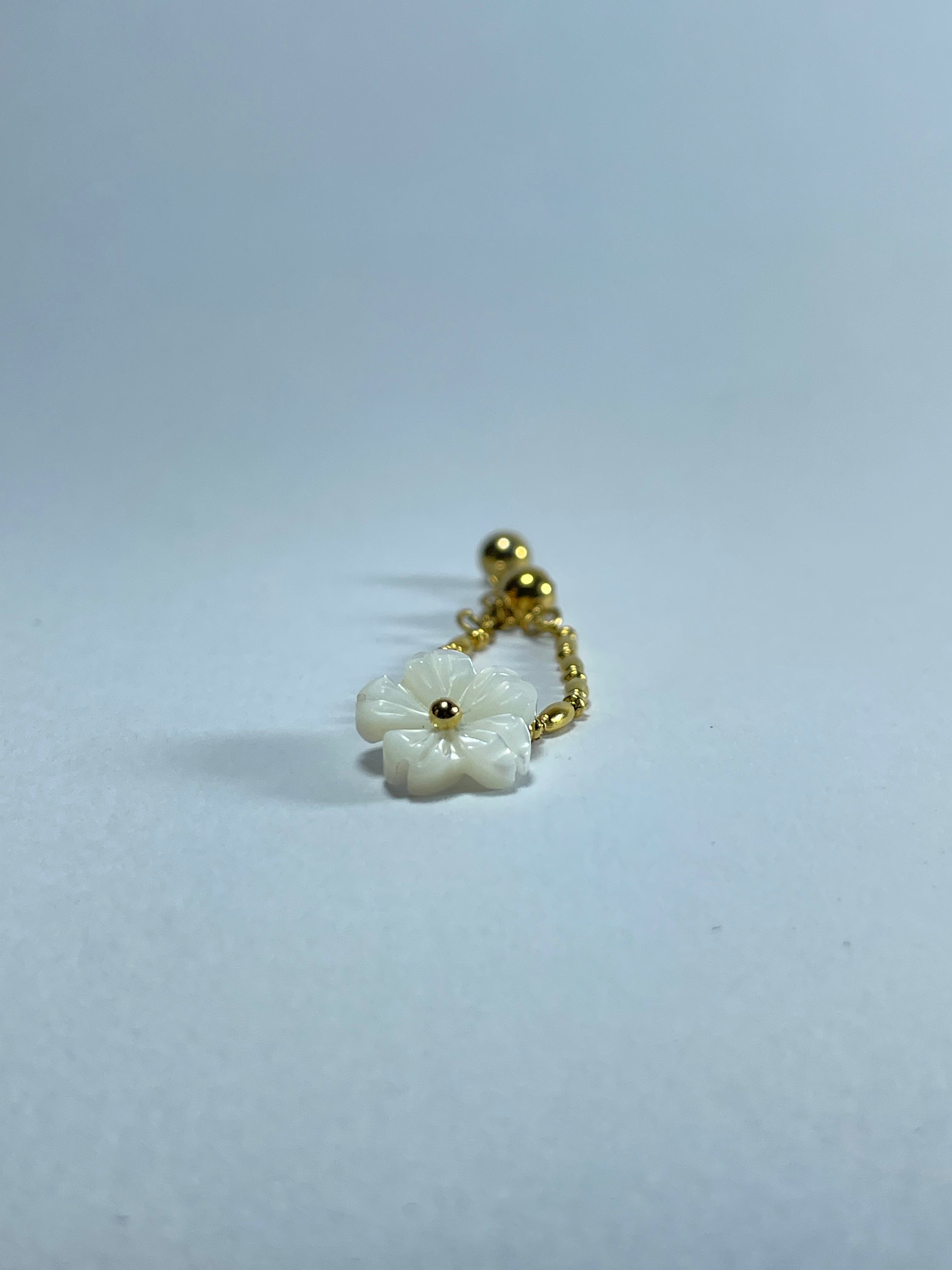 Mother of Pearl Flower Chain Ring