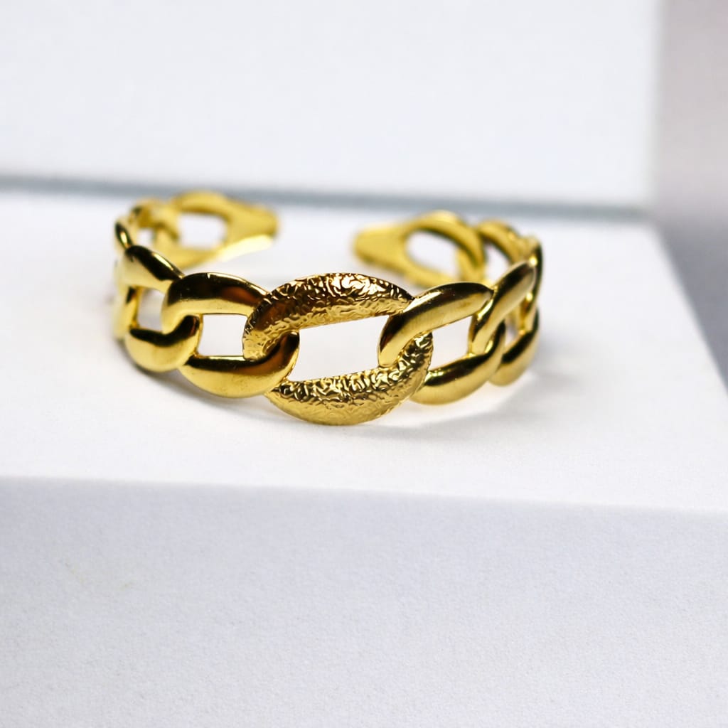 The Elara Link Hand Cuff