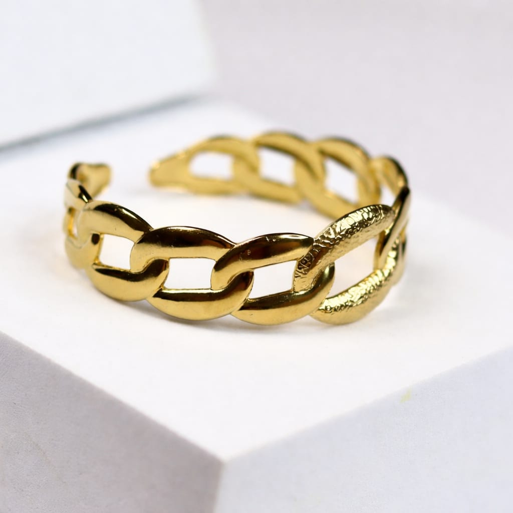 The Elara Link Hand Cuff